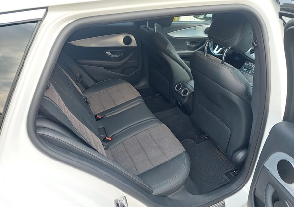 Mercedes-Benz Klasa E cena 127500 przebieg: 144275, rok produkcji 2019 z Jelcz-Laskowice małe 254